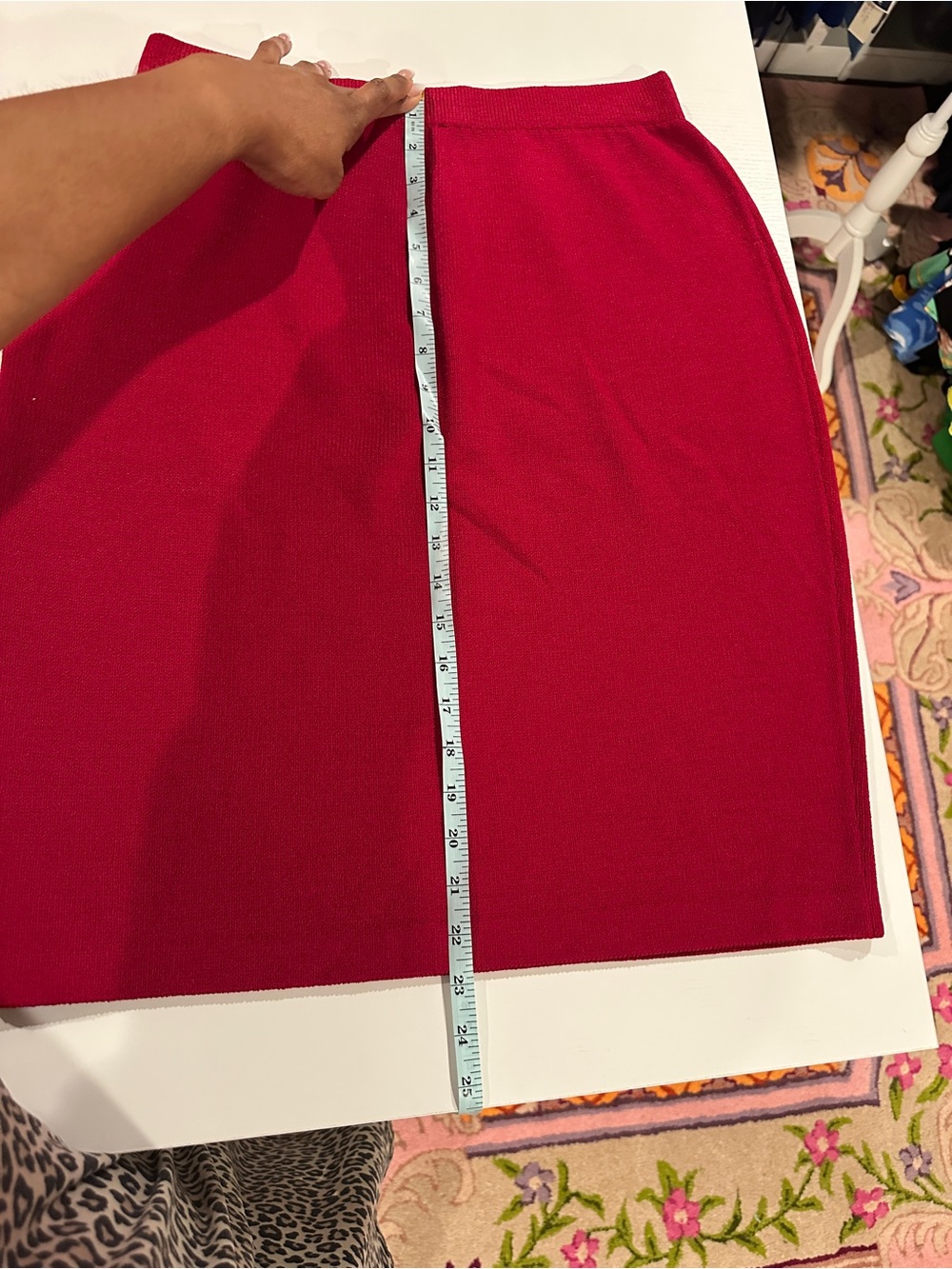 St. John Red Pencil Skirt - Sleek Knit Silhouette - Picture 5 of 6